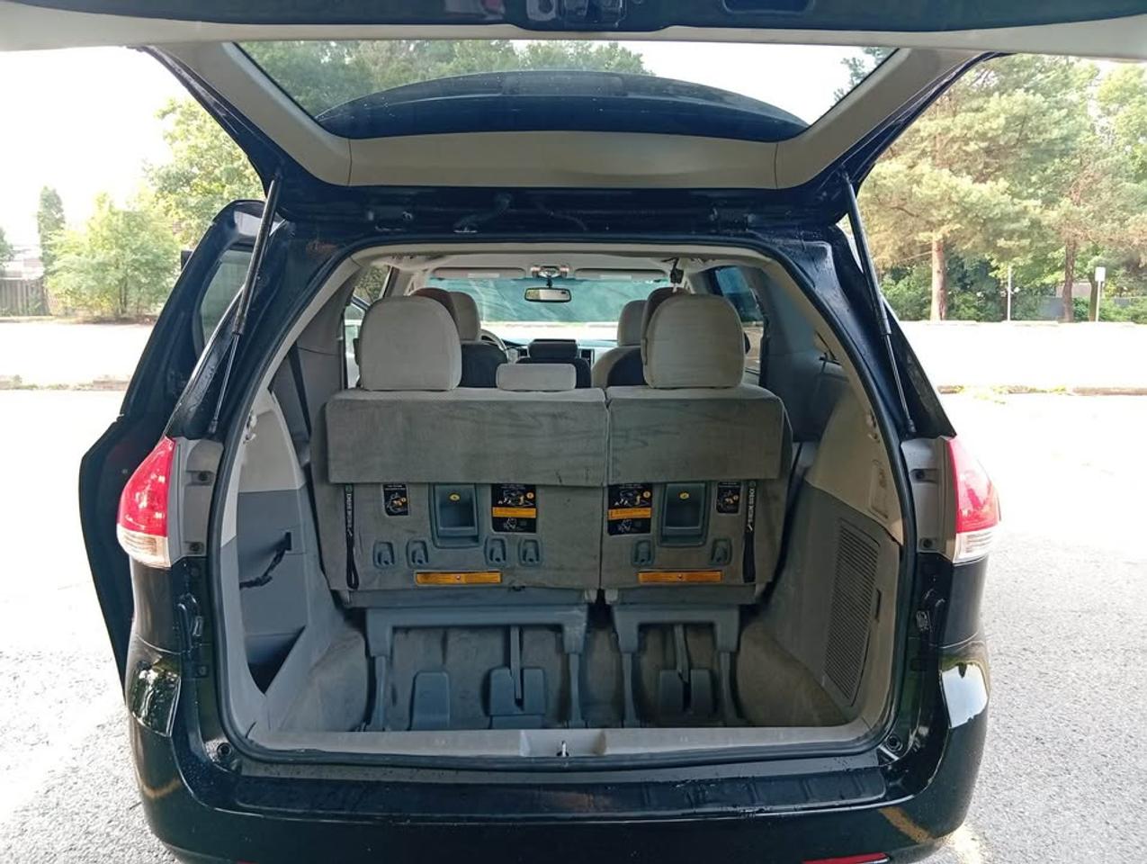 2013 Toyota Sienna LE Photo