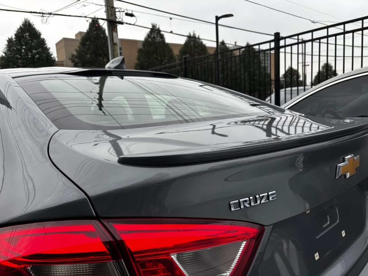 2018 Chevrolet Cruze LT Photo4