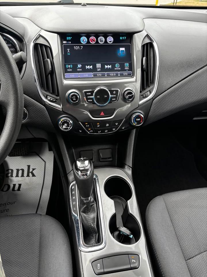 2018 Chevrolet Cruze LT Photo