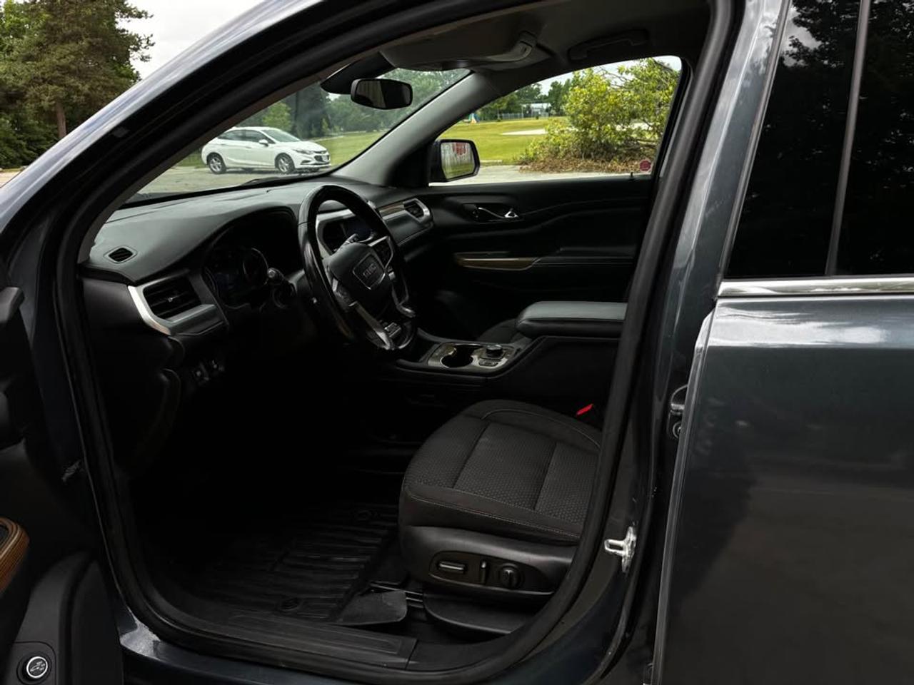 2020 GMC Acadia SLE Photo