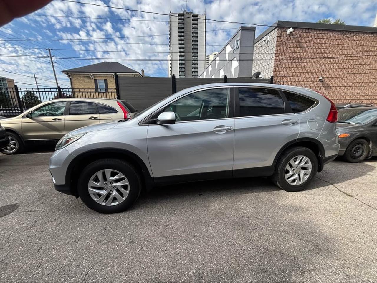 2015 Honda CR-V SE Photo2