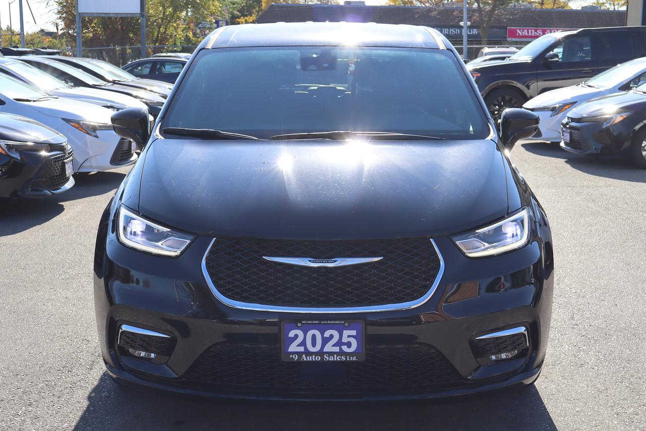 2025 Chrysler Pacifica Select FWD Photo1