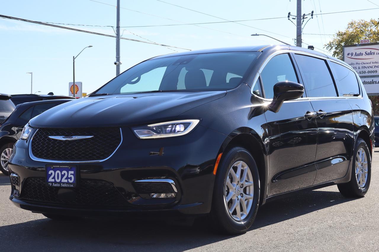 2025 Chrysler Pacifica Select FWD Photo2