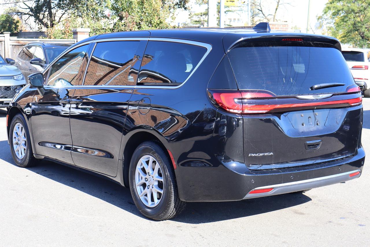 2025 Chrysler Pacifica Select FWD Photo3