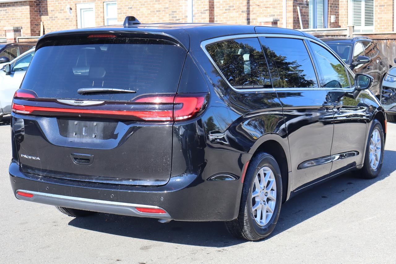 2025 Chrysler Pacifica Select FWD Photo