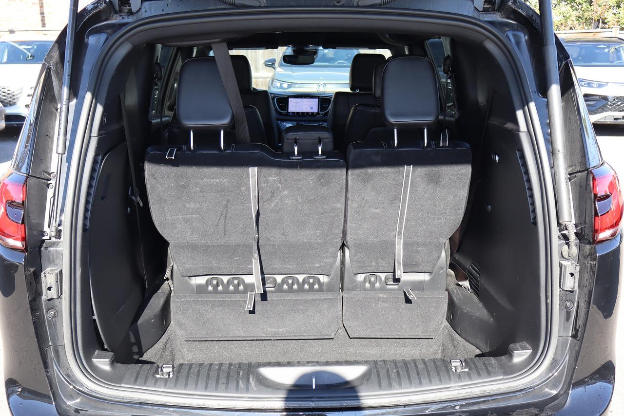 2025 Chrysler Pacifica Select FWD Photo