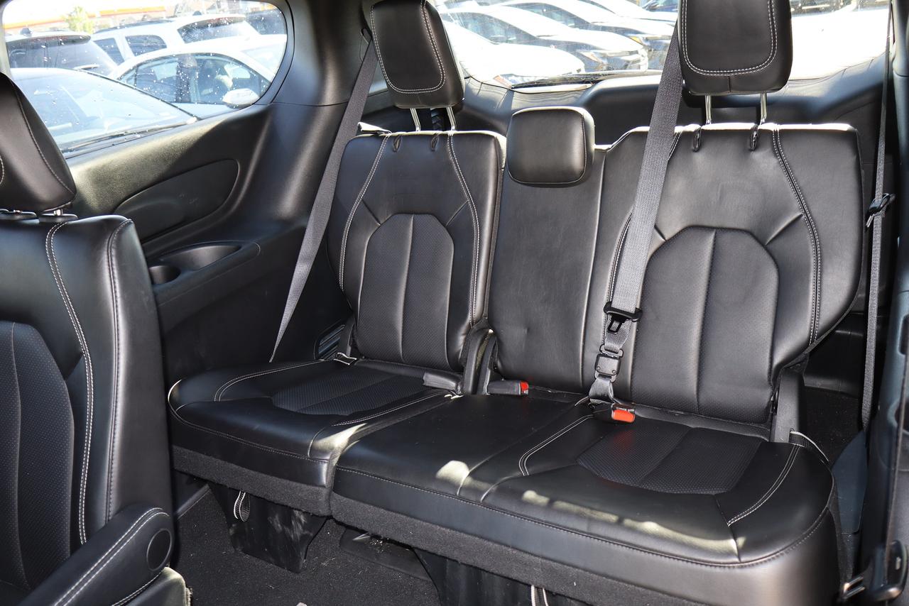 2025 Chrysler Pacifica Select FWD Photo