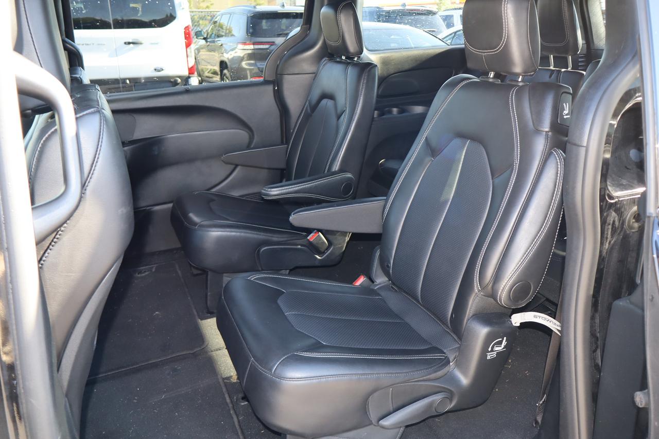 2025 Chrysler Pacifica Select FWD Photo