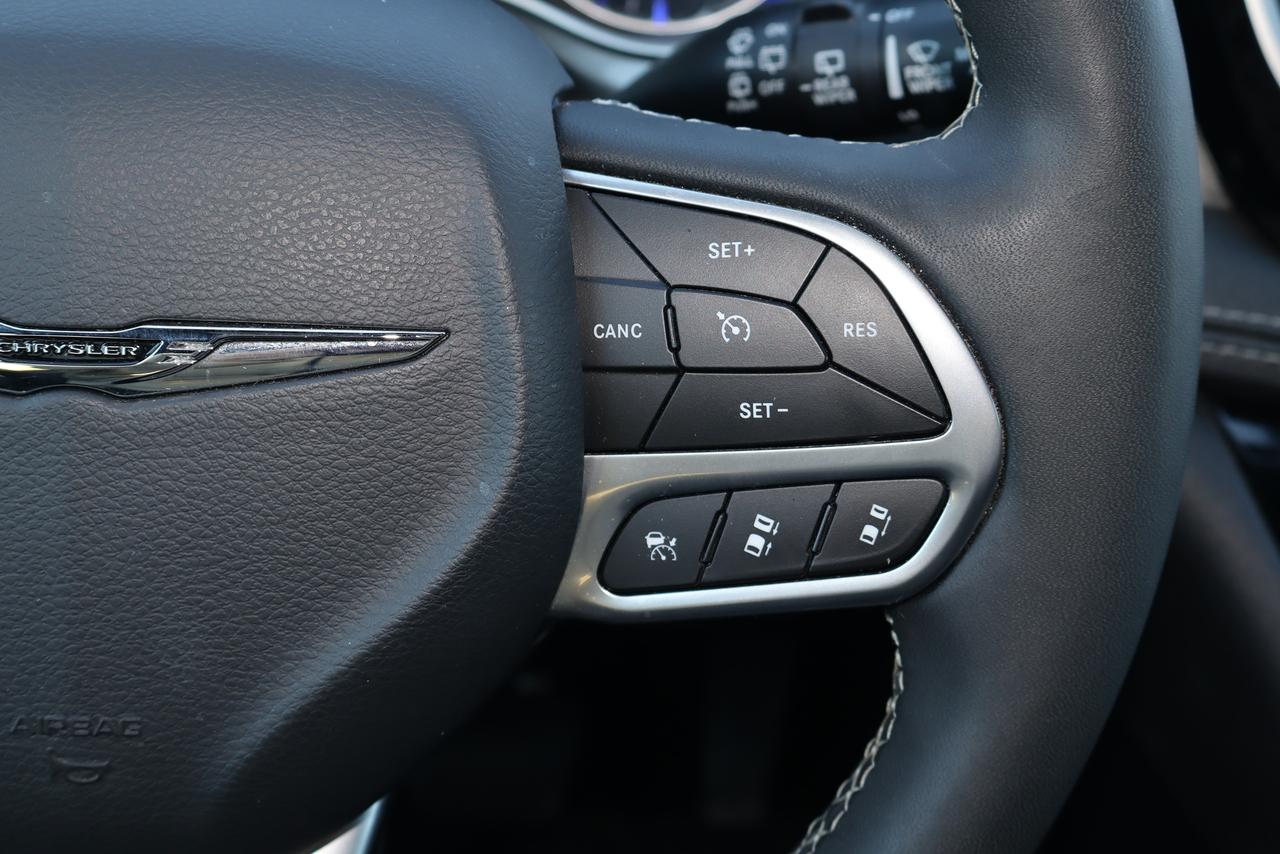 2025 Chrysler Pacifica Select FWD Photo
