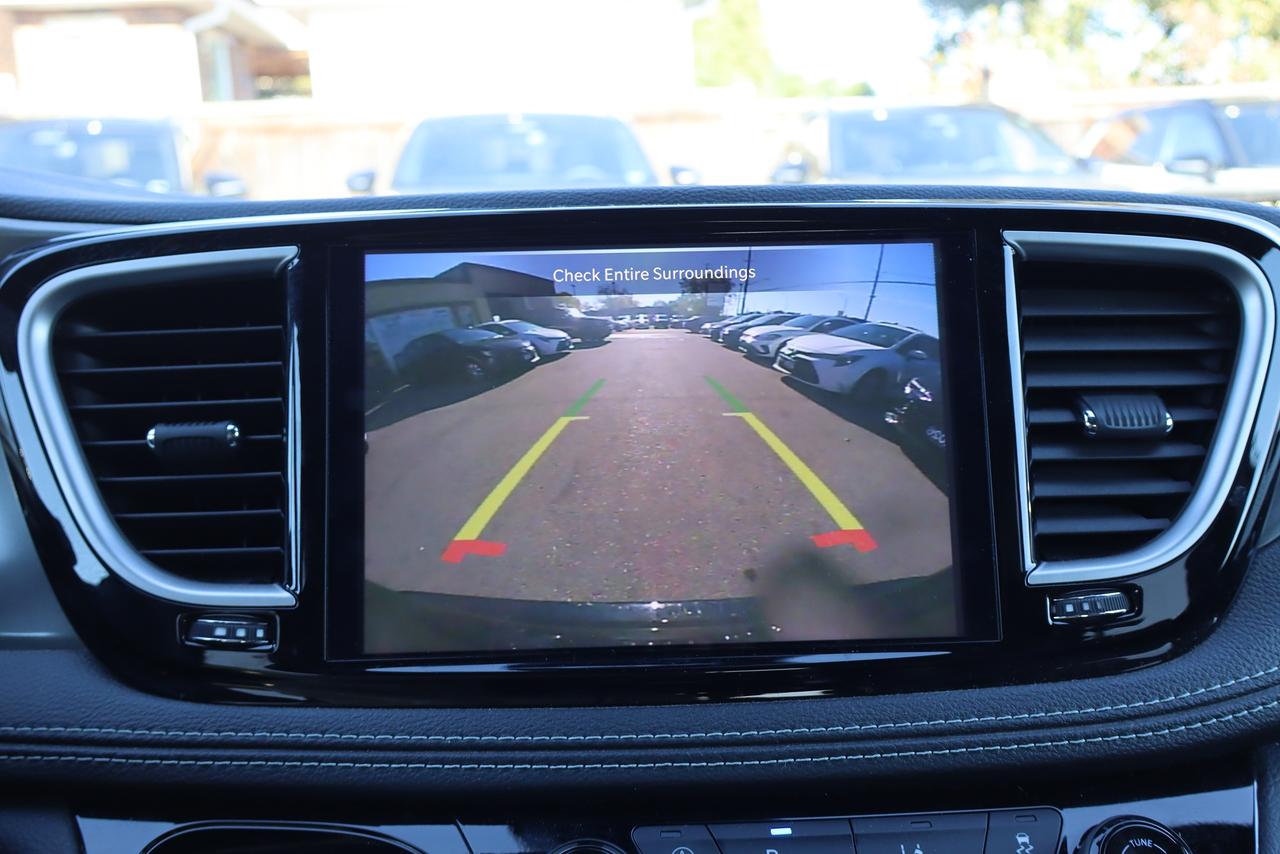 2025 Chrysler Pacifica Select FWD Photo