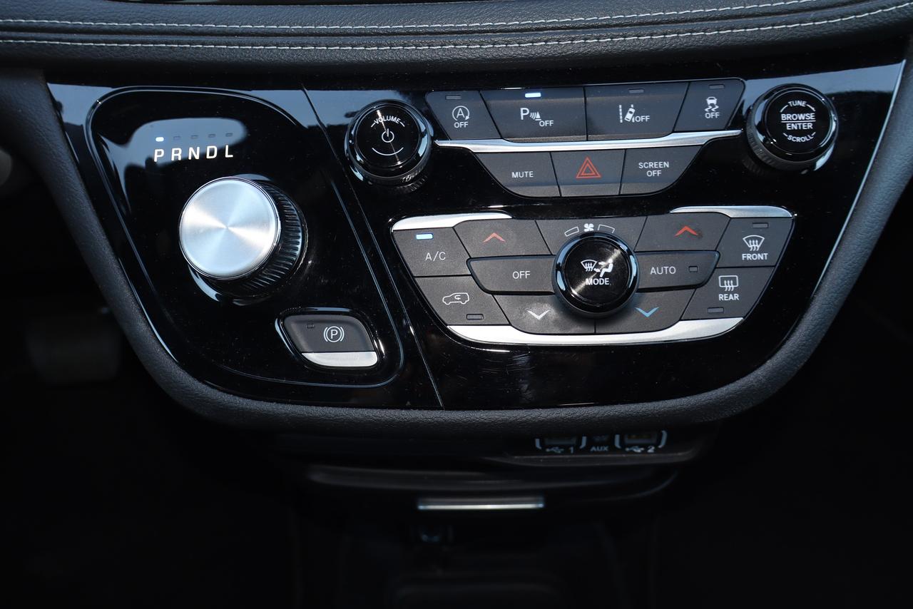 2025 Chrysler Pacifica Select FWD Photo