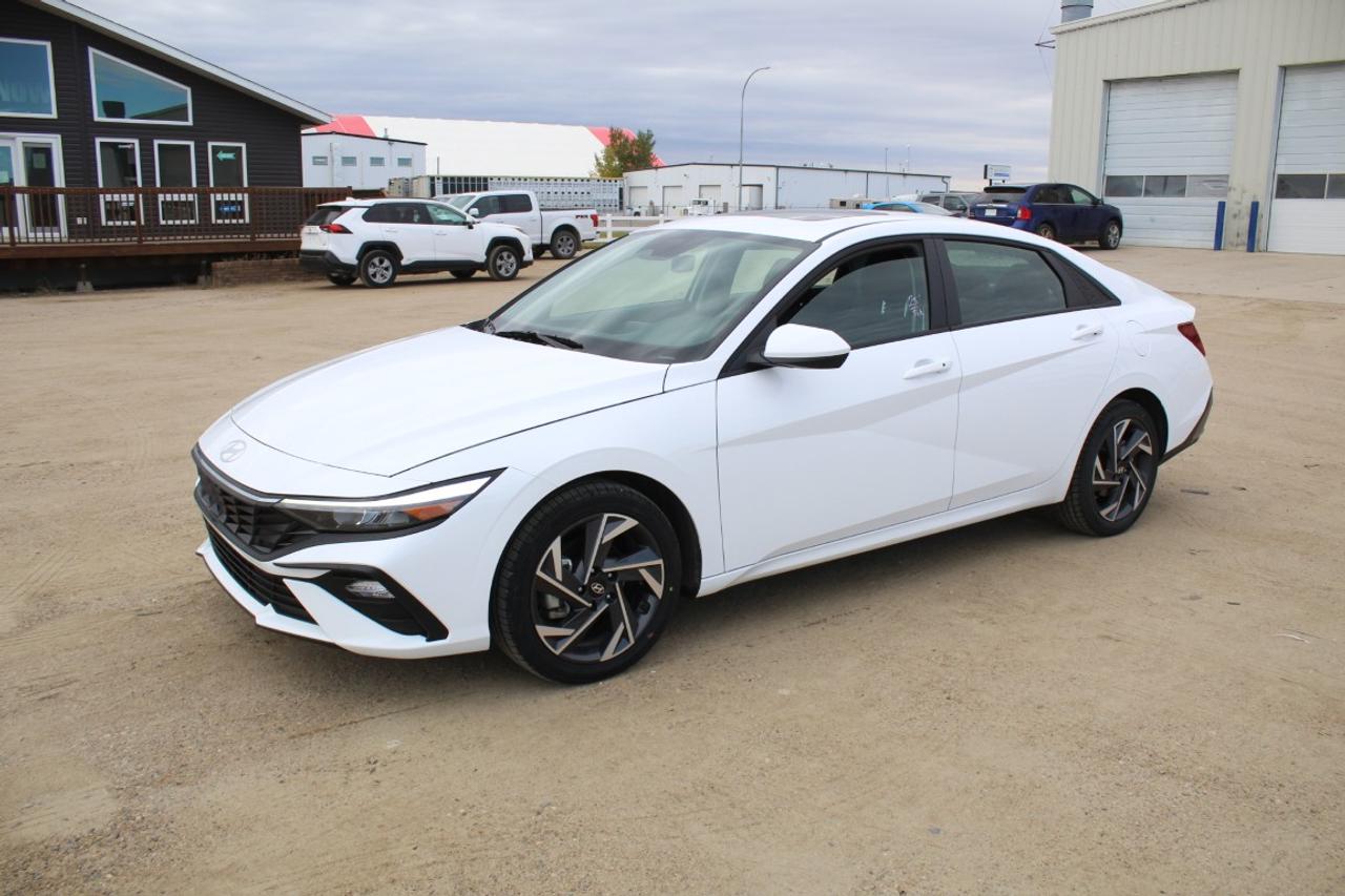 2025 Hyundai Elantra Preferred IVT w/Tech Pkg, Htd cloth, S/R, NAV, BUC - Photo #1