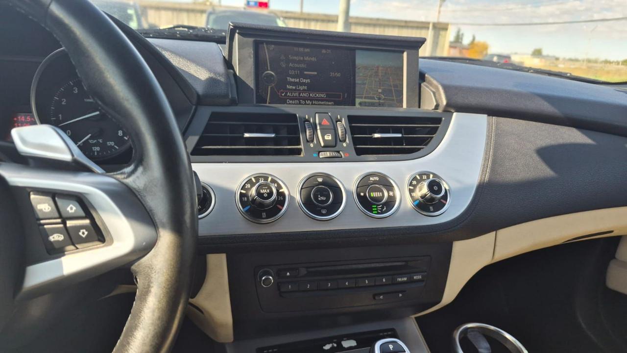 2011 BMW Z4 CONVERTIBLE sDrive35i, ONLY 134KMS, LOADED, CERT Photo