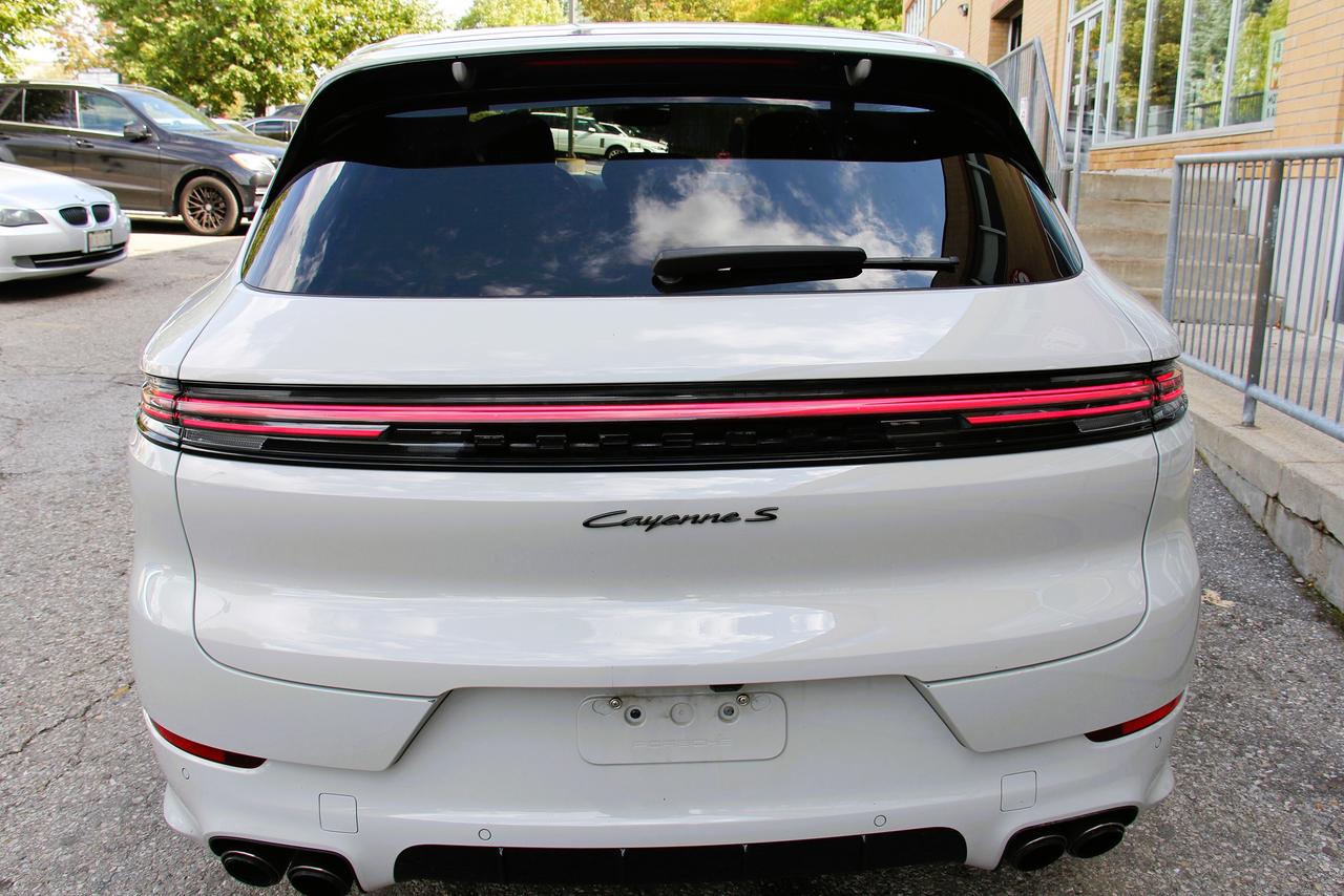 2024 Porsche Cayenne S Photo
