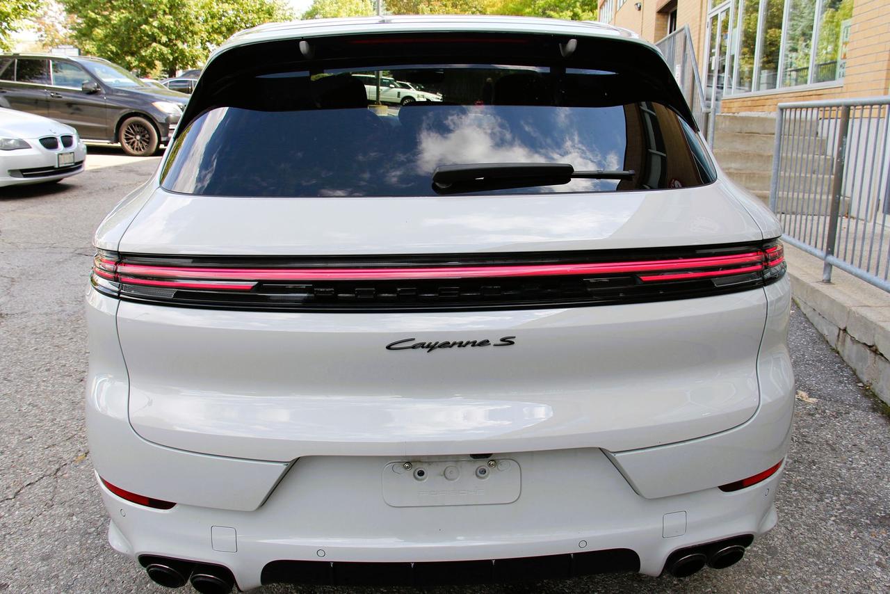 2024 Porsche Cayenne S Photo