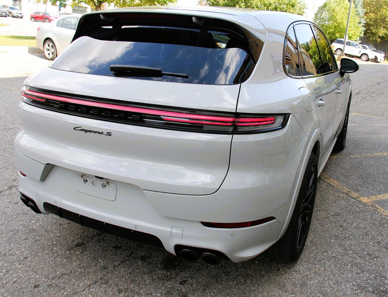 2024 Porsche Cayenne S Photo