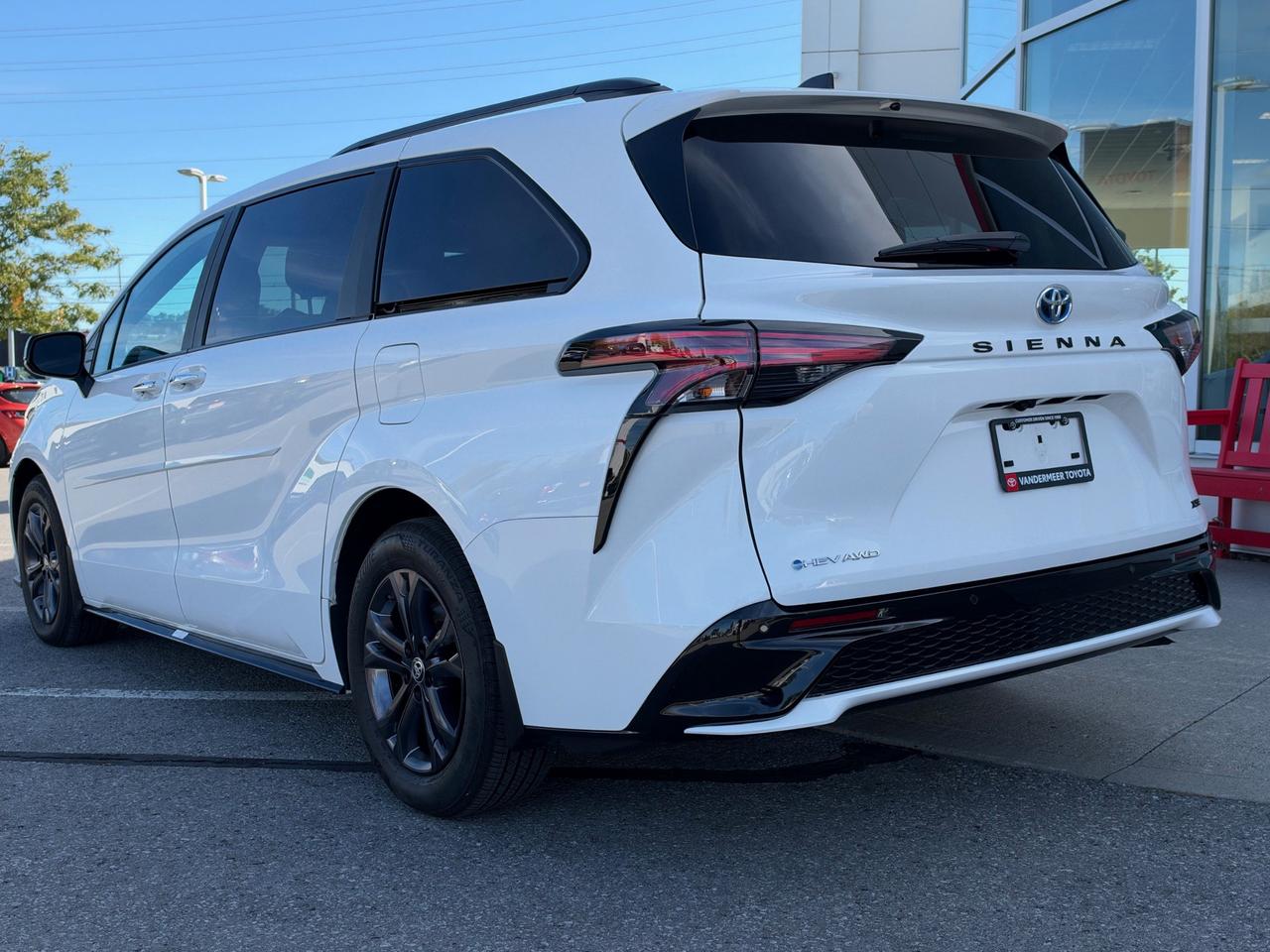2025 Toyota Sienna XSE 7-Passenger XSE AWD TECH PKG! Photo