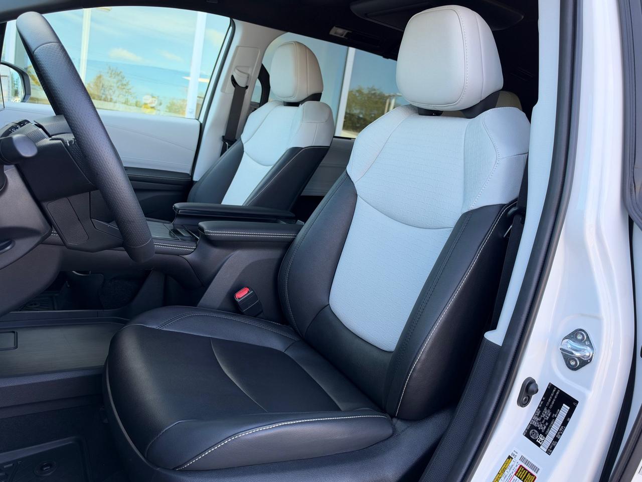 2025 Toyota Sienna XSE 7-Passenger XSE AWD TECH PKG! Photo