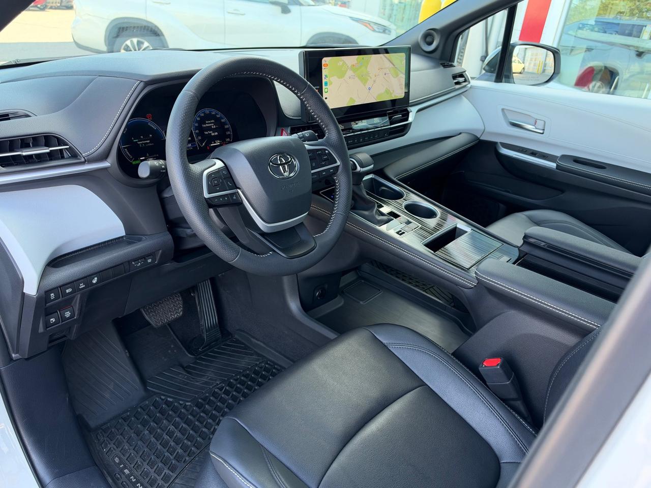 2025 Toyota Sienna XSE 7-Passenger XSE AWD TECH PKG! Photo