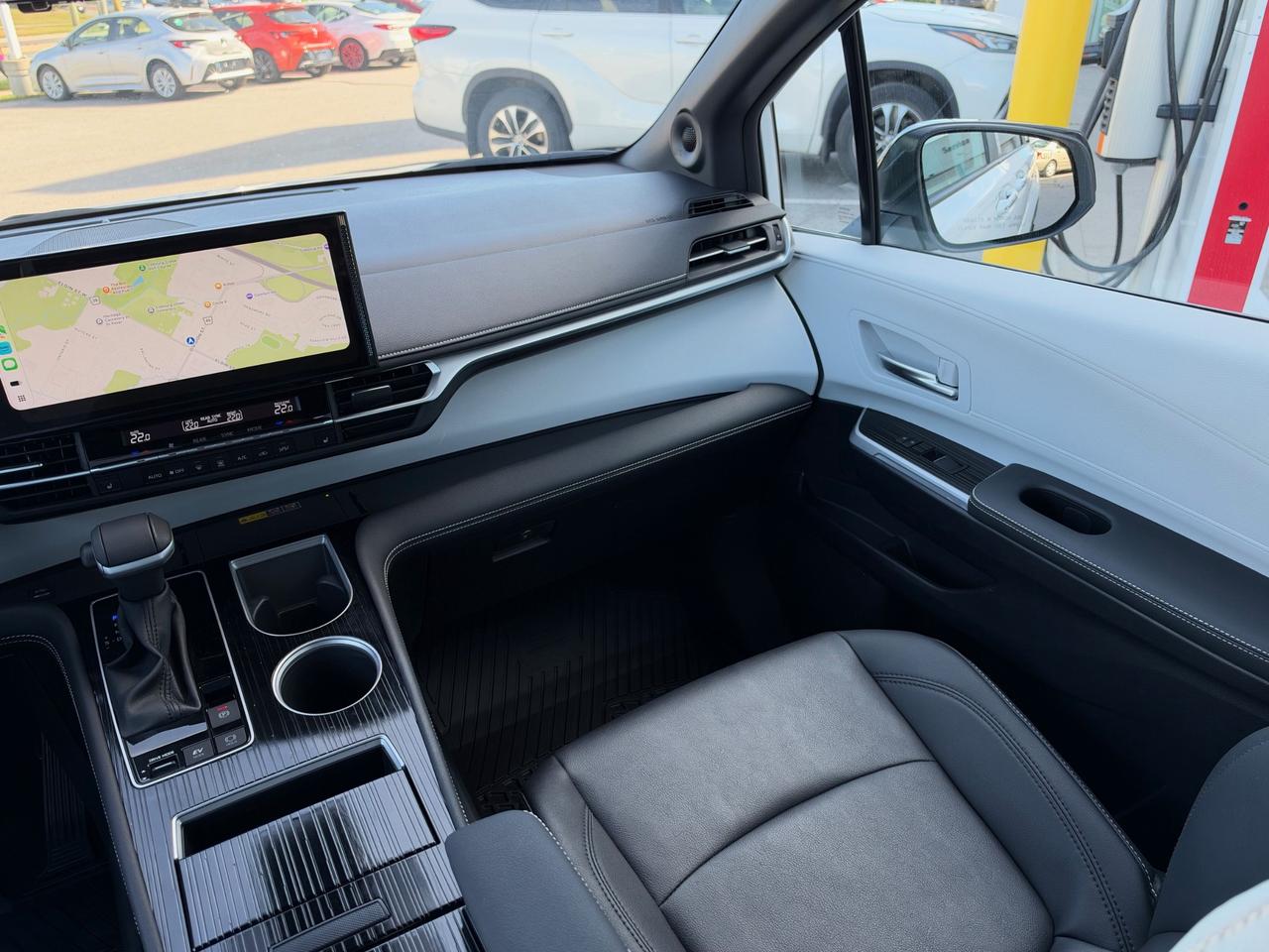 2025 Toyota Sienna XSE 7-Passenger XSE AWD TECH PKG! Photo