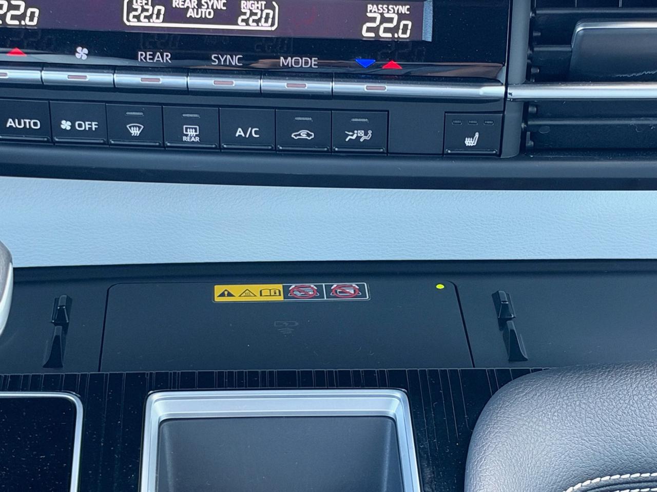 2025 Toyota Sienna XSE 7-Passenger XSE AWD TECH PKG! Photo