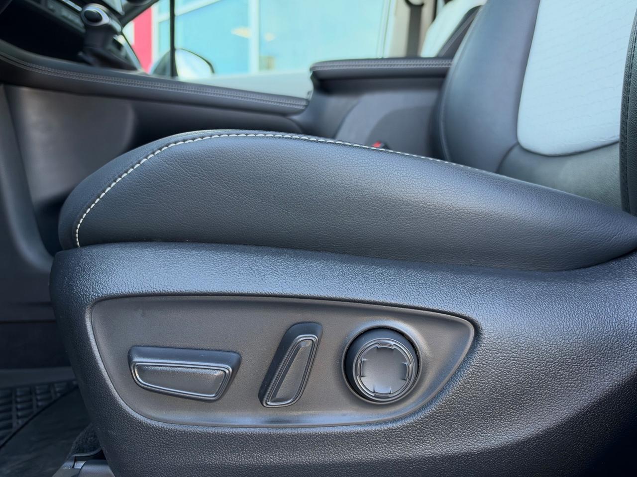 2025 Toyota Sienna XSE 7-Passenger XSE AWD TECH PKG! Photo
