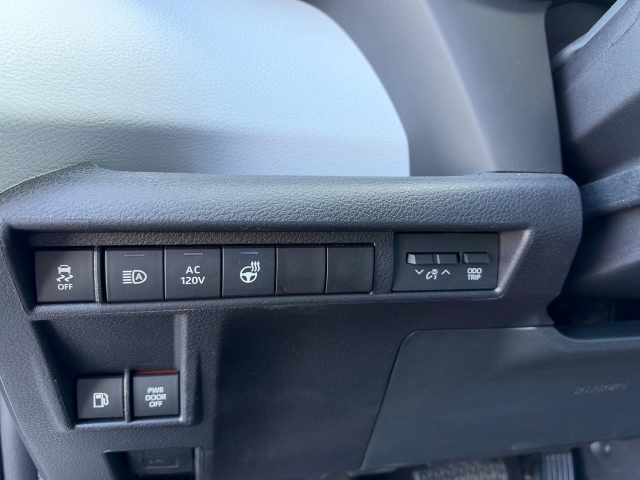 2025 Toyota Sienna XSE 7-Passenger XSE AWD TECH PKG! Photo