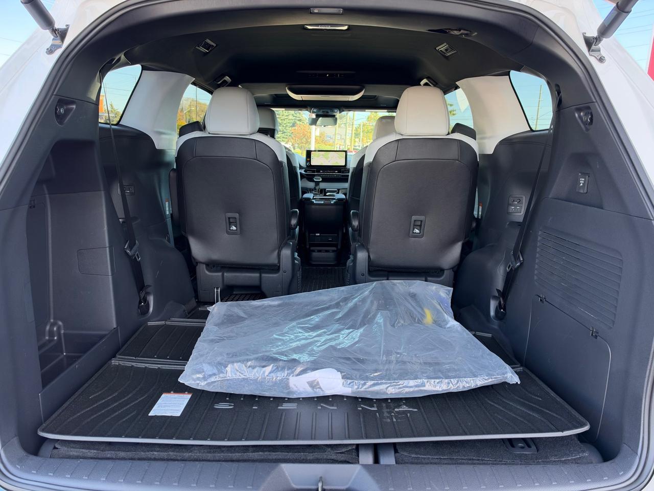 2025 Toyota Sienna XSE 7-Passenger XSE AWD TECH PKG! Photo