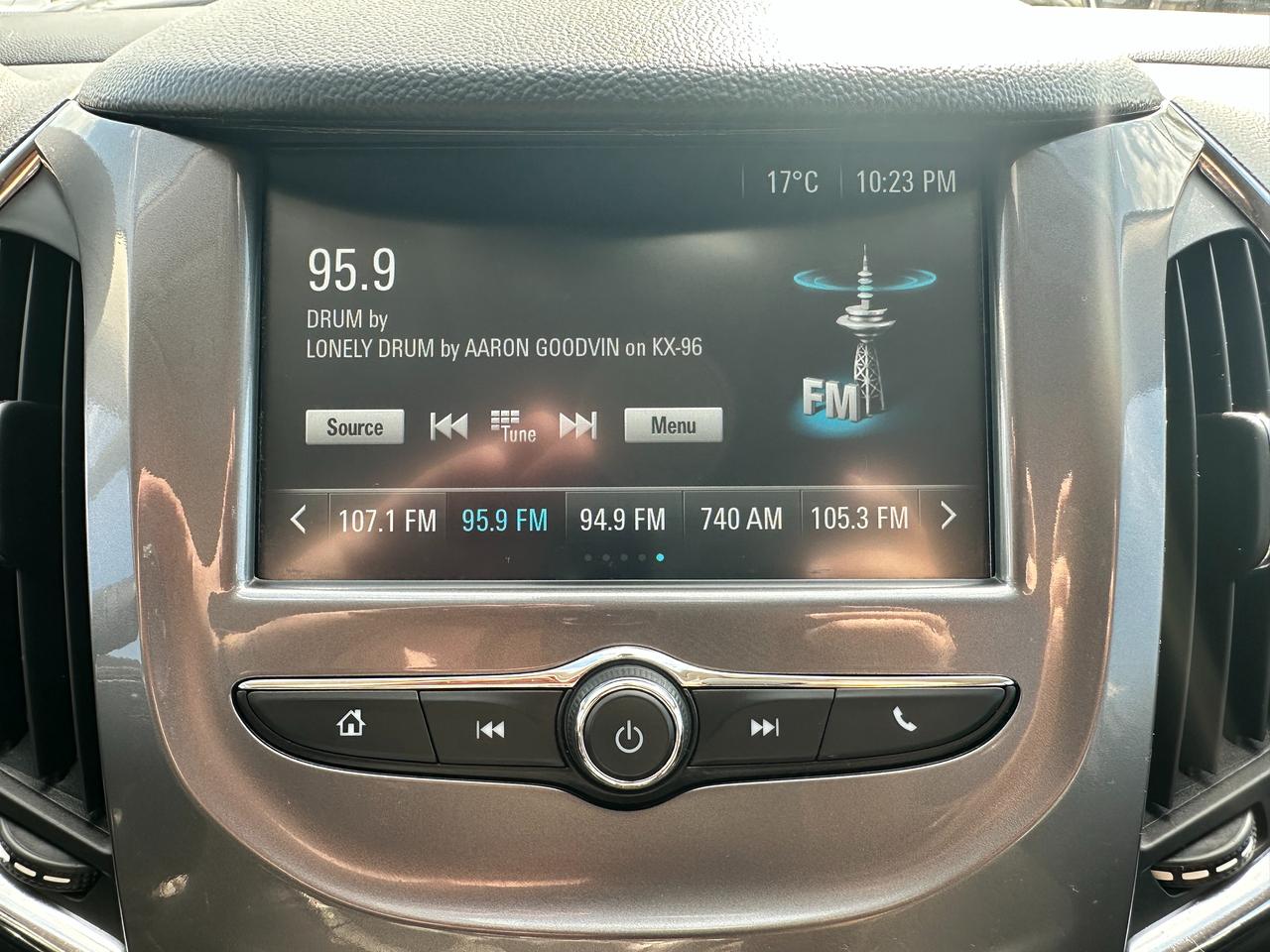 2017 Chevrolet Cruze LT Hatchback HTD-Cloth RemoteStart Bluetooth RvCam Photo