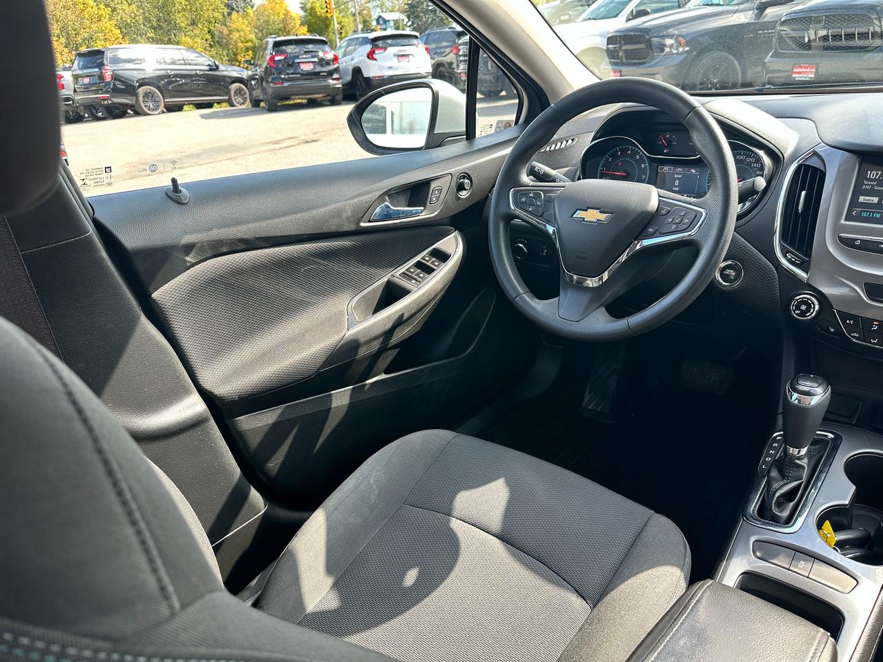 2017 Chevrolet Cruze LT Hatchback HTD-Cloth RemoteStart Bluetooth RvCam Photo