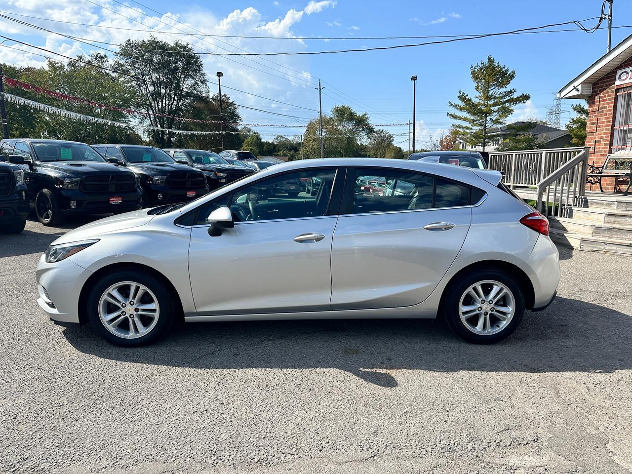 2017 Chevrolet Cruze LT Hatchback HTD-Cloth RemoteStart Bluetooth RvCam Photo2