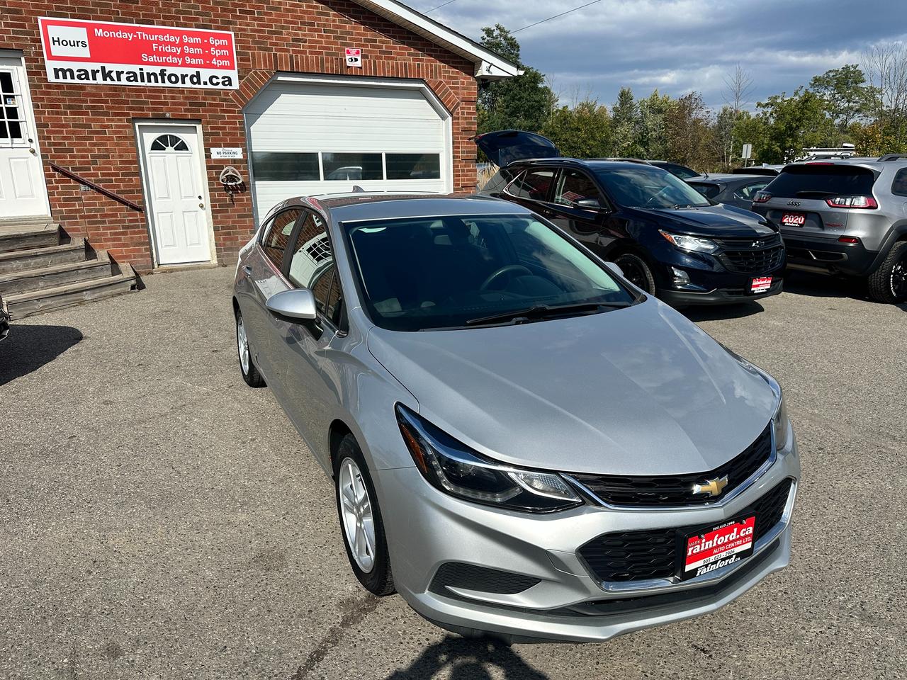 2017 Chevrolet Cruze LT Hatchback HTD-Cloth RemoteStart Bluetooth RvCam Photo