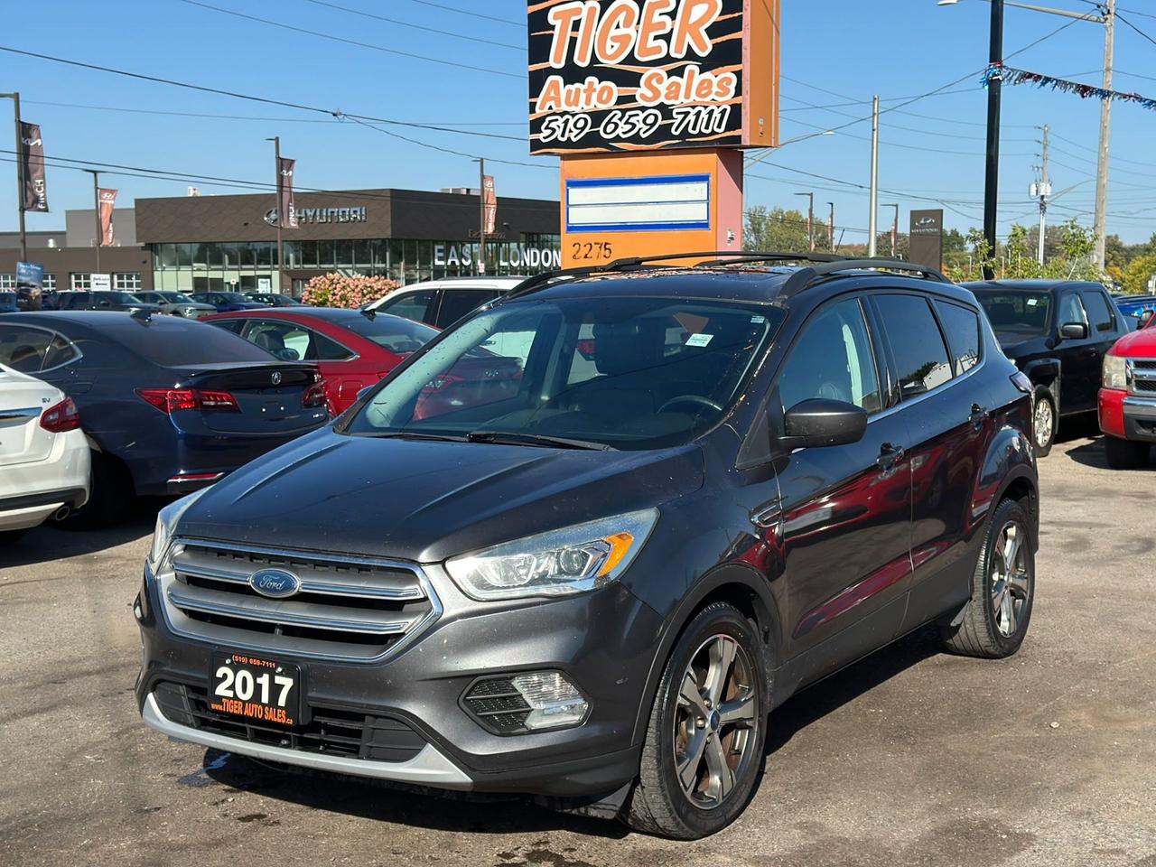 2017 Ford Escape SE, LEATHER, ROOF, NAVI, WINTER WHEELS, AS IS Photo