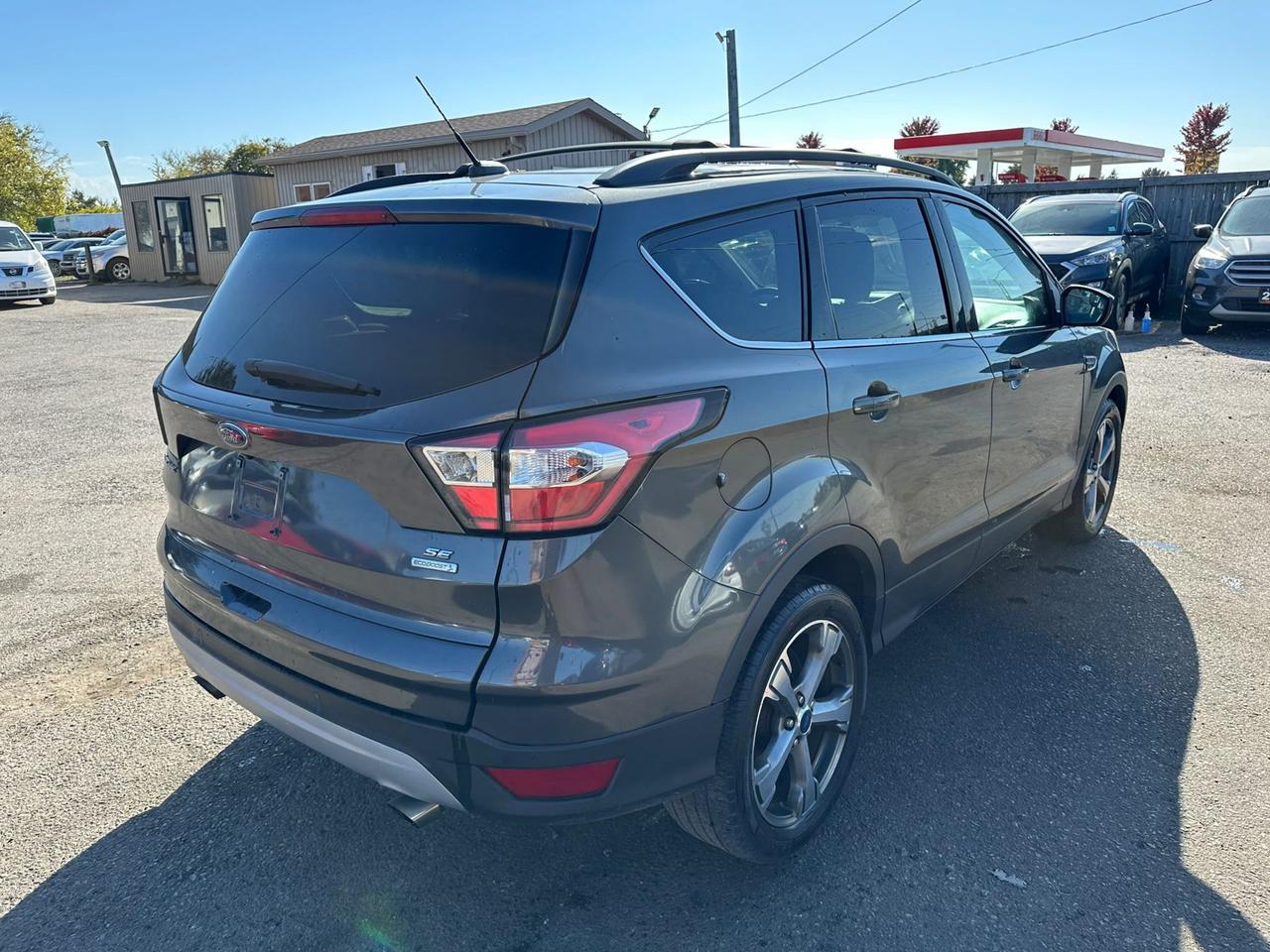 2017 Ford Escape SE, LEATHER, ROOF, NAVI, WINTER WHEELS, AS IS Photo