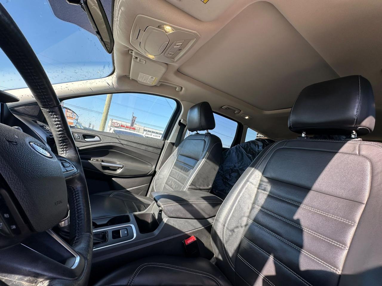 2017 Ford Escape SE, LEATHER, ROOF, NAVI, WINTER WHEELS, AS IS Photo