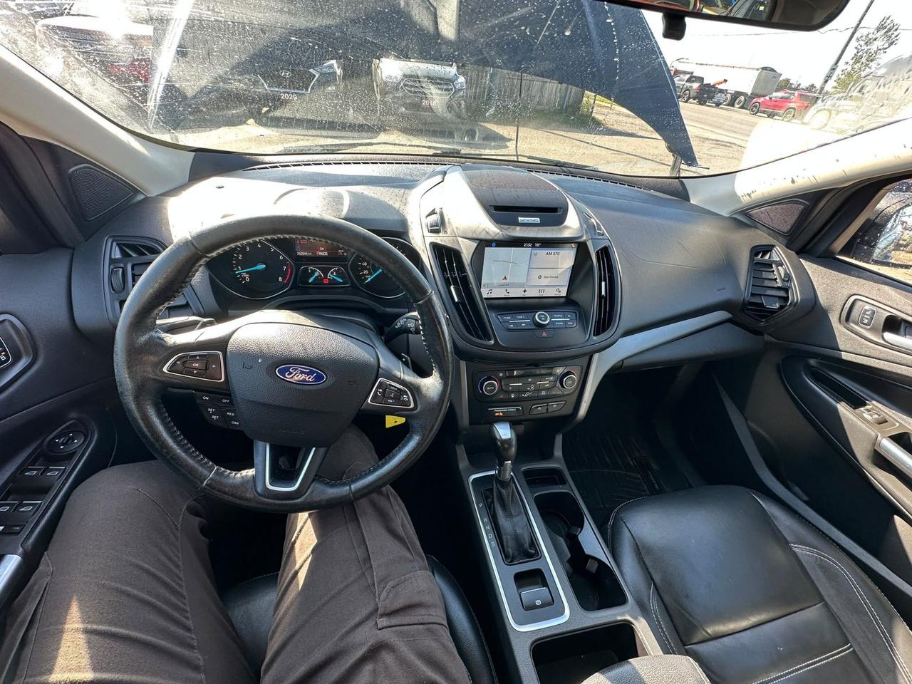 2017 Ford Escape SE, LEATHER, ROOF, NAVI, WINTER WHEELS, AS IS Photo