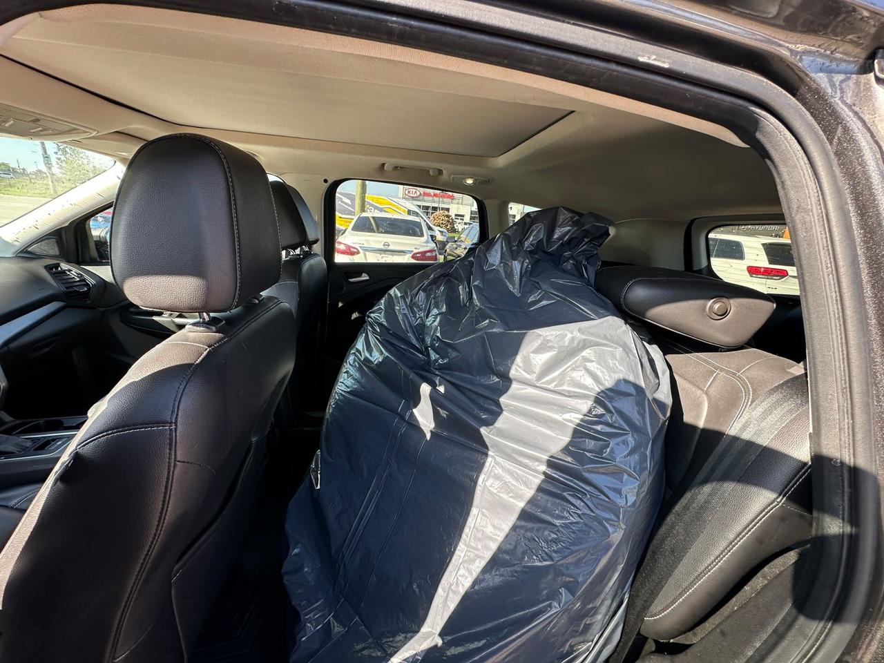 2017 Ford Escape SE, LEATHER, ROOF, NAVI, WINTER WHEELS, AS IS Photo