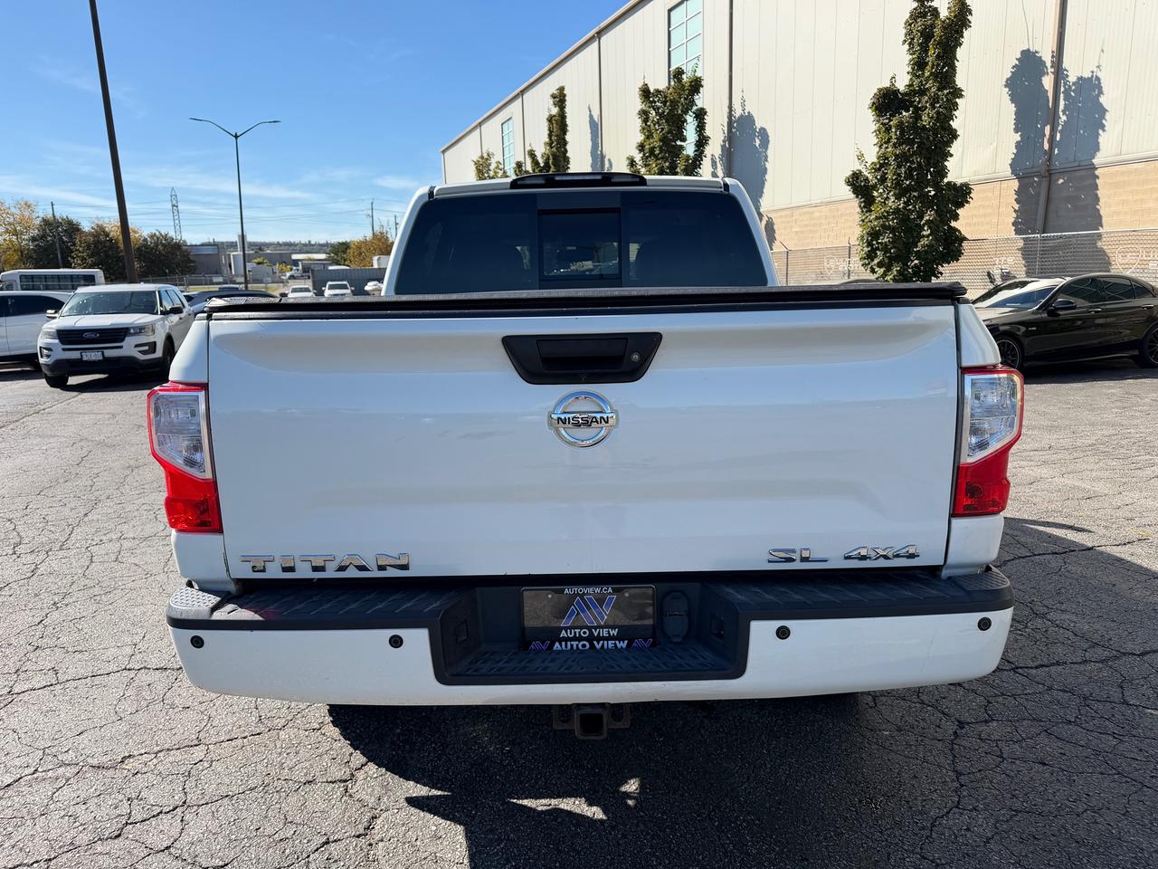 2017 Nissan Titan 4WD Crew Cab SV - LOADED! LEATHER 4X4 V8 Photo