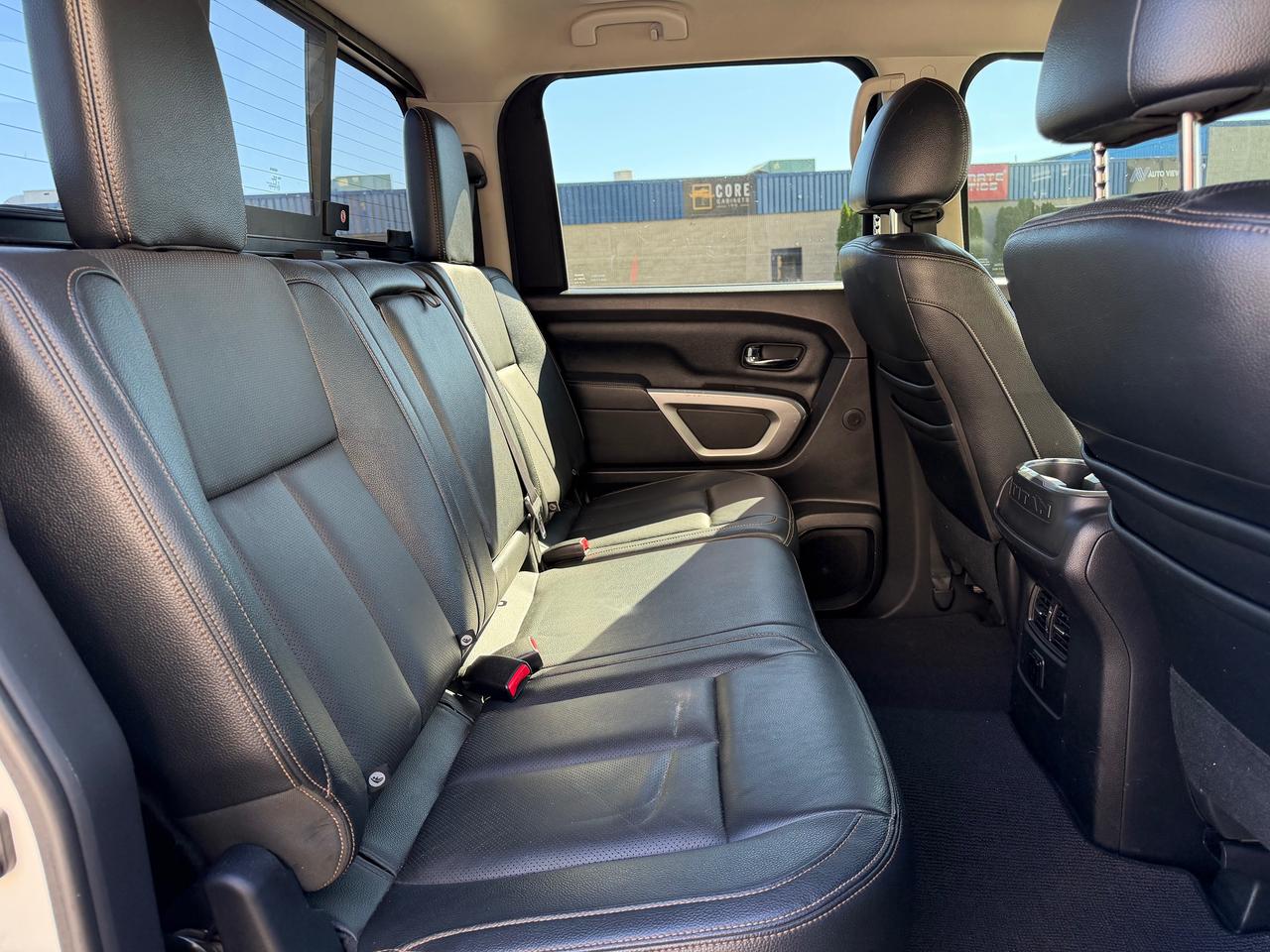 2017 Nissan Titan 4WD Crew Cab SV - LOADED! LEATHER 4X4 V8 Photo