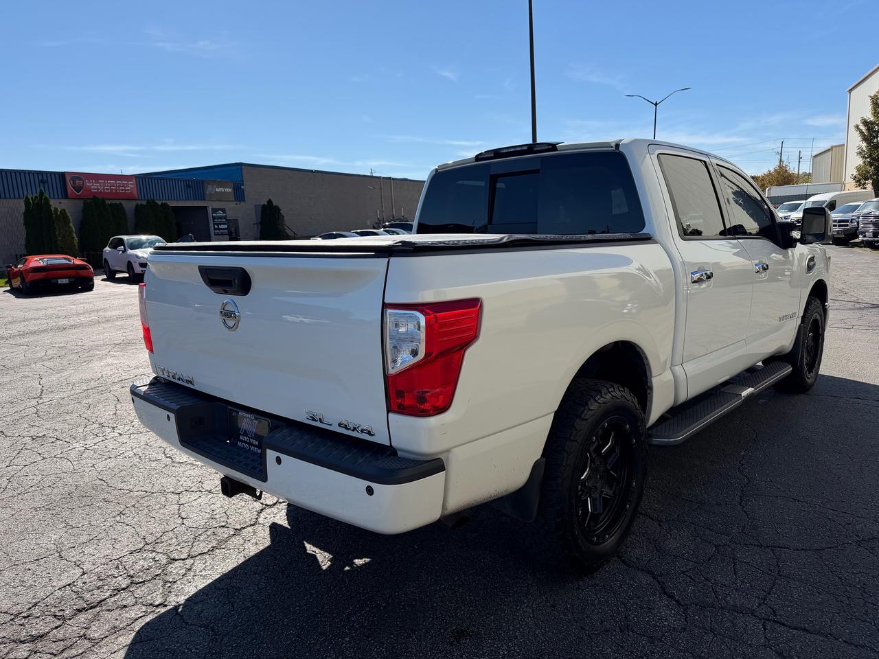 2017 Nissan Titan 4WD Crew Cab SV - LOADED! LEATHER 4X4 V8 Photo4
