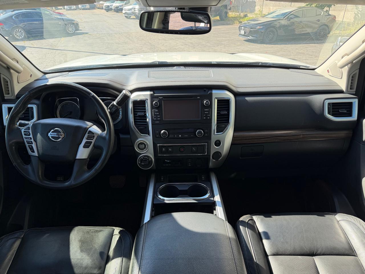 2017 Nissan Titan 4WD Crew Cab SV - LOADED! LEATHER 4X4 V8 Photo
