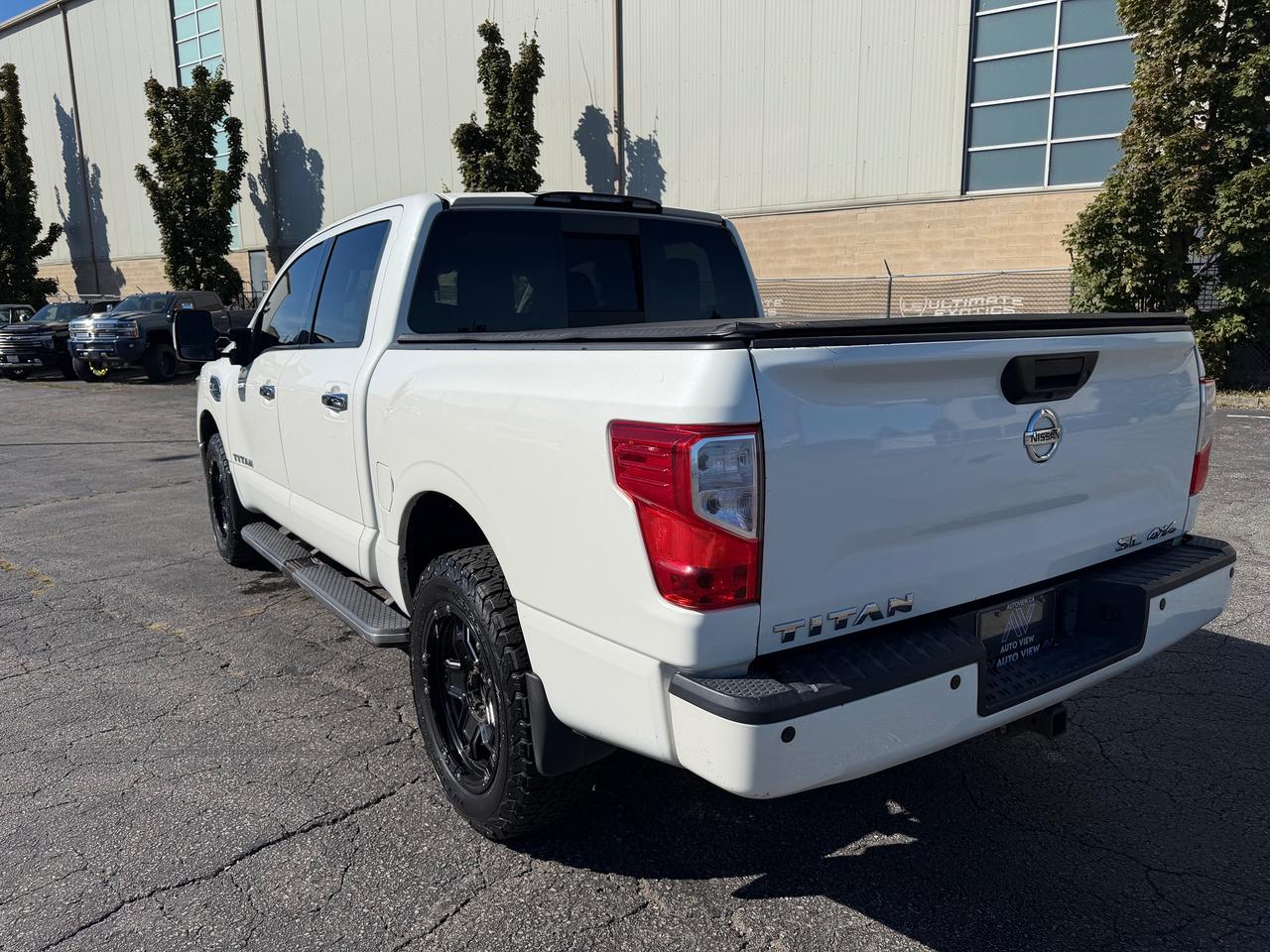 2017 Nissan Titan 4WD Crew Cab SV - LOADED! LEATHER 4X4 V8 Photo