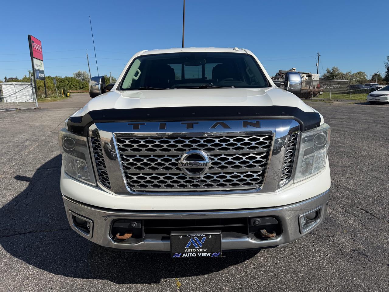 2017 Nissan Titan 4WD Crew Cab SV - LOADED! LEATHER 4X4 V8 Photo1