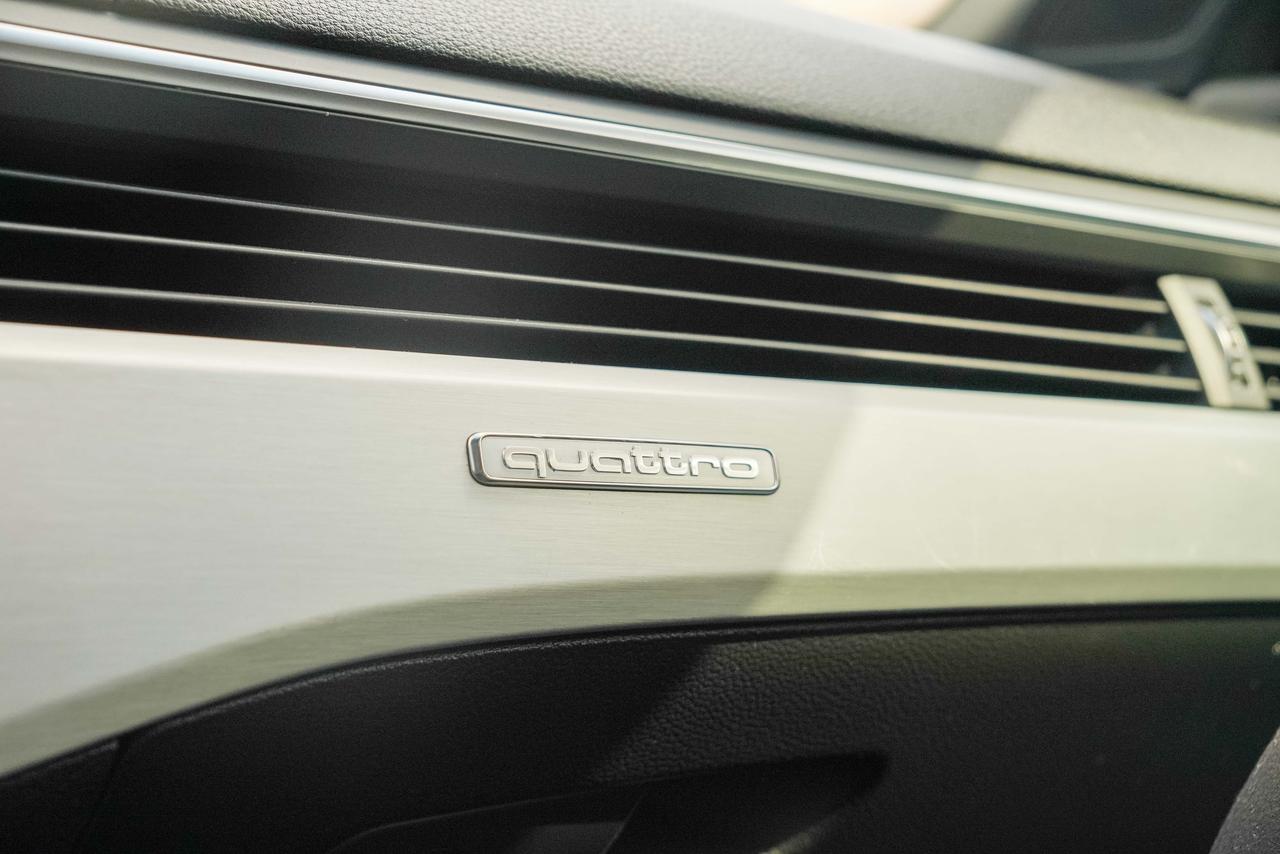 2018 Audi A4 2.0T quattro Prestige Photo
