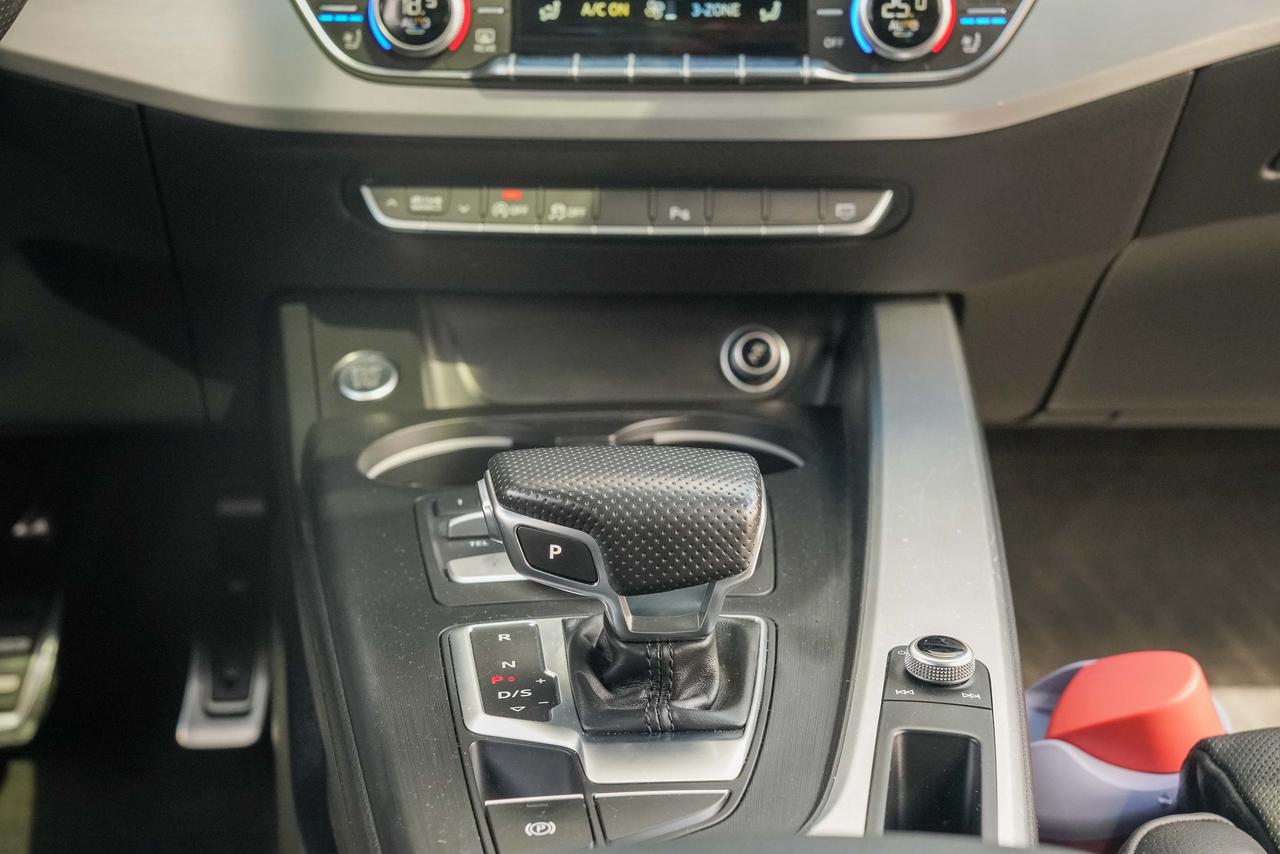 2018 Audi A4 2.0T quattro Prestige Photo