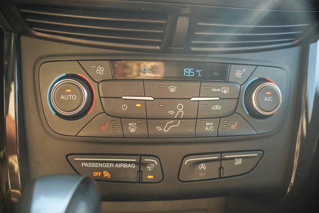 2017 Ford Escape Titanium AWD Photo