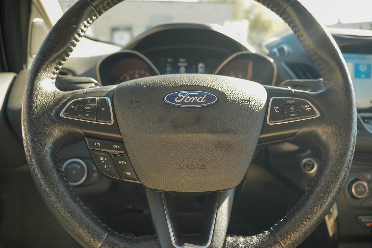 2017 Ford Escape Titanium AWD Photo