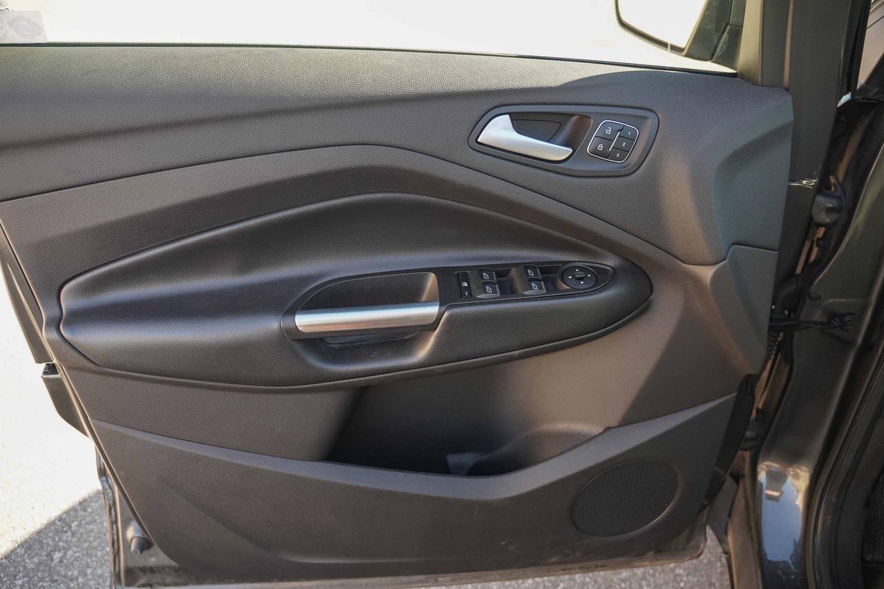 2017 Ford Escape Titanium AWD Photo