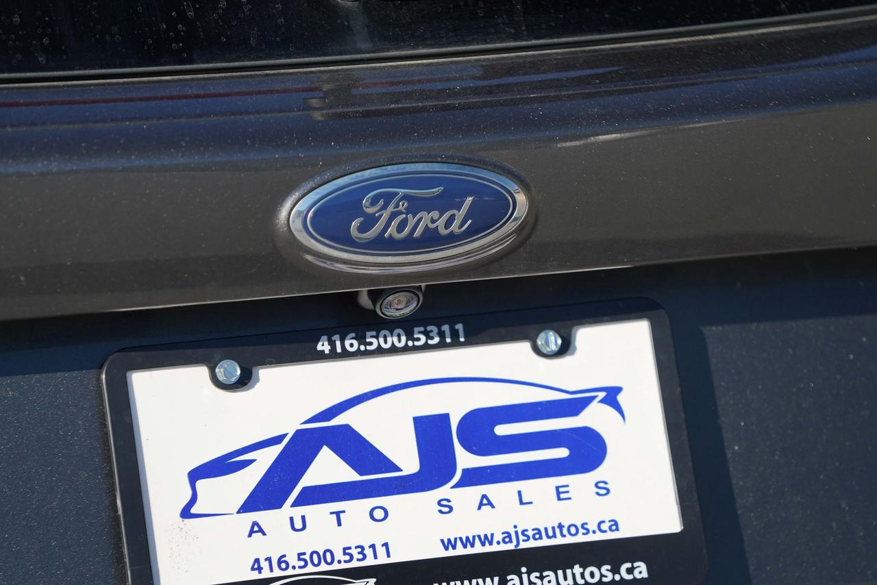 2017 Ford Escape Titanium AWD Photo