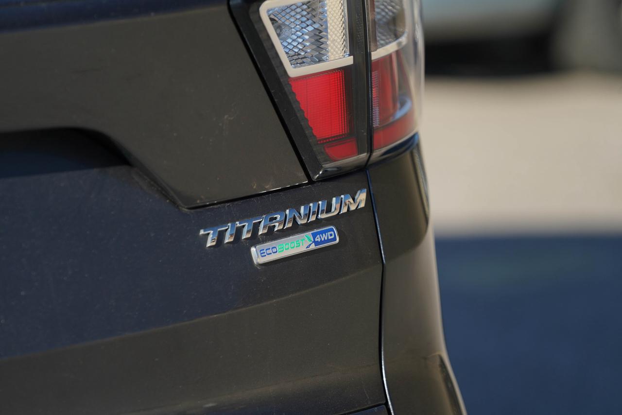 2017 Ford Escape Titanium AWD Photo